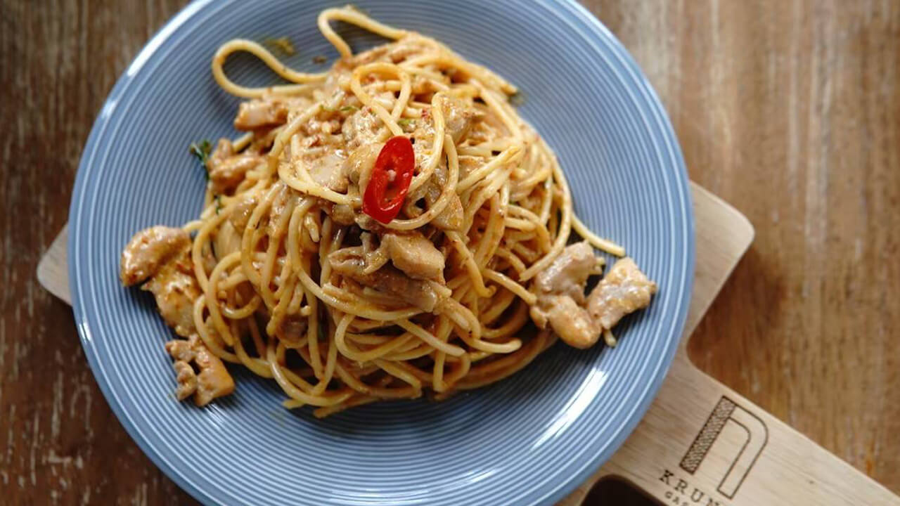 Spaghetti with Panang Pork/Chicken