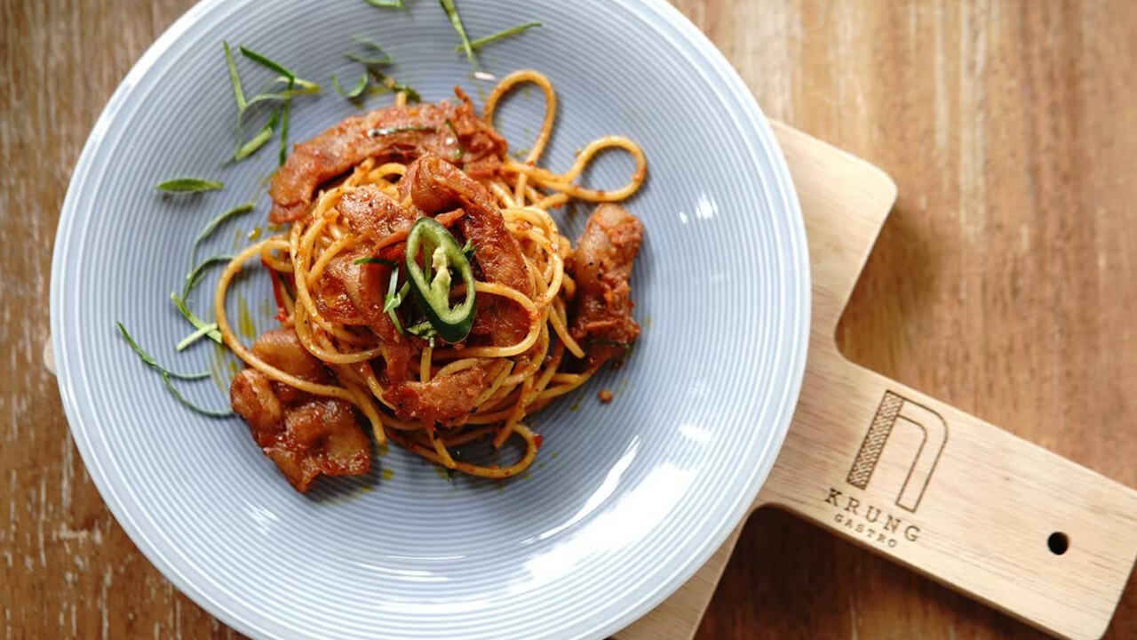 Spaghetti with Bacon and Yellow Curry Paste